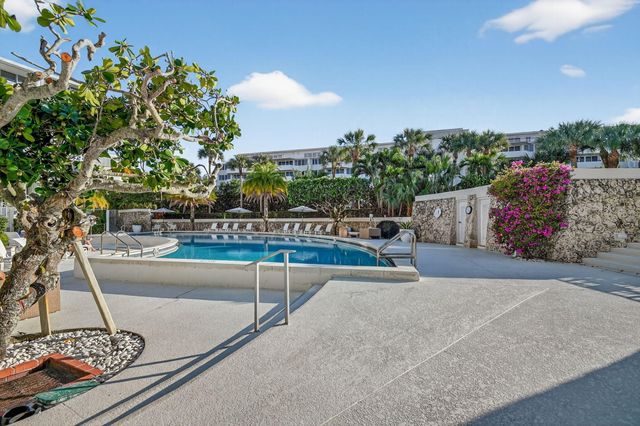 2760 S Ocean Boulevard 417, Palm Beach, FL 33480