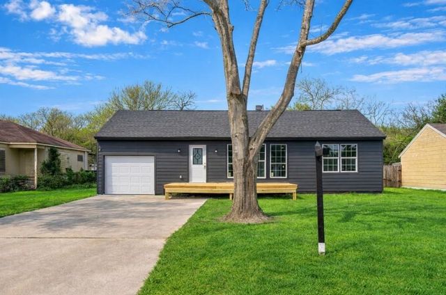 1120 17th Ave North, Texas City, TX 77590