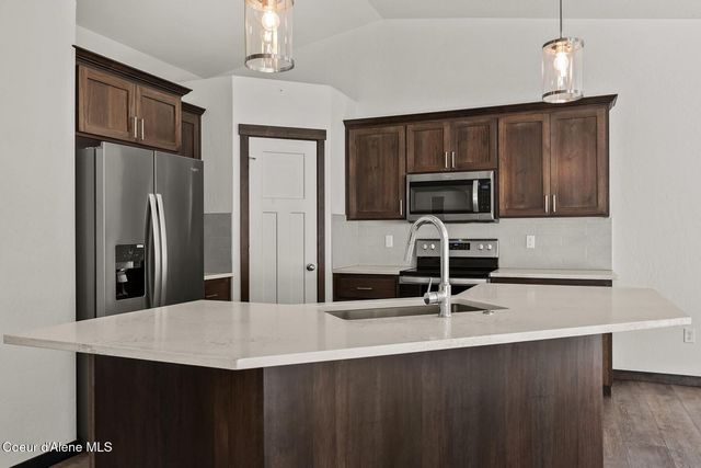 659 E Valley St, Oldtown, ID 83822