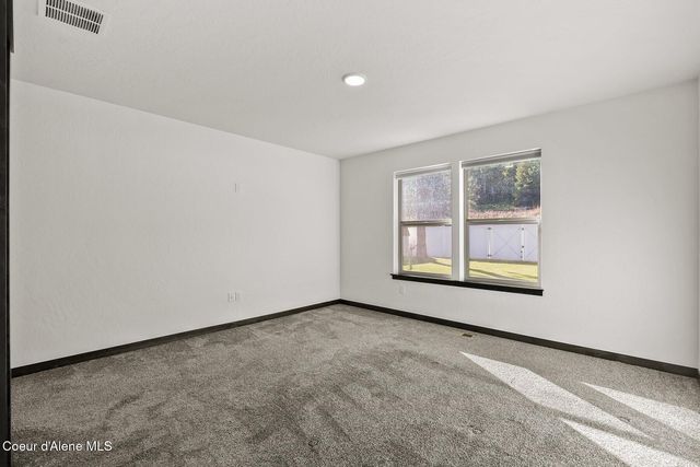 659 E Valley St, Oldtown, ID 83822