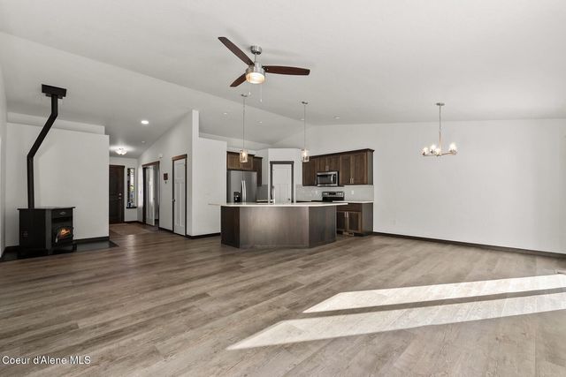 659 E Valley St, Oldtown, ID 83822