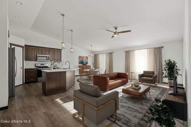 659 E Valley St, Oldtown, ID 83822