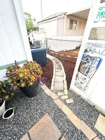 221 W Herndon Avenue SPC 1, Pinedale, CA 93650