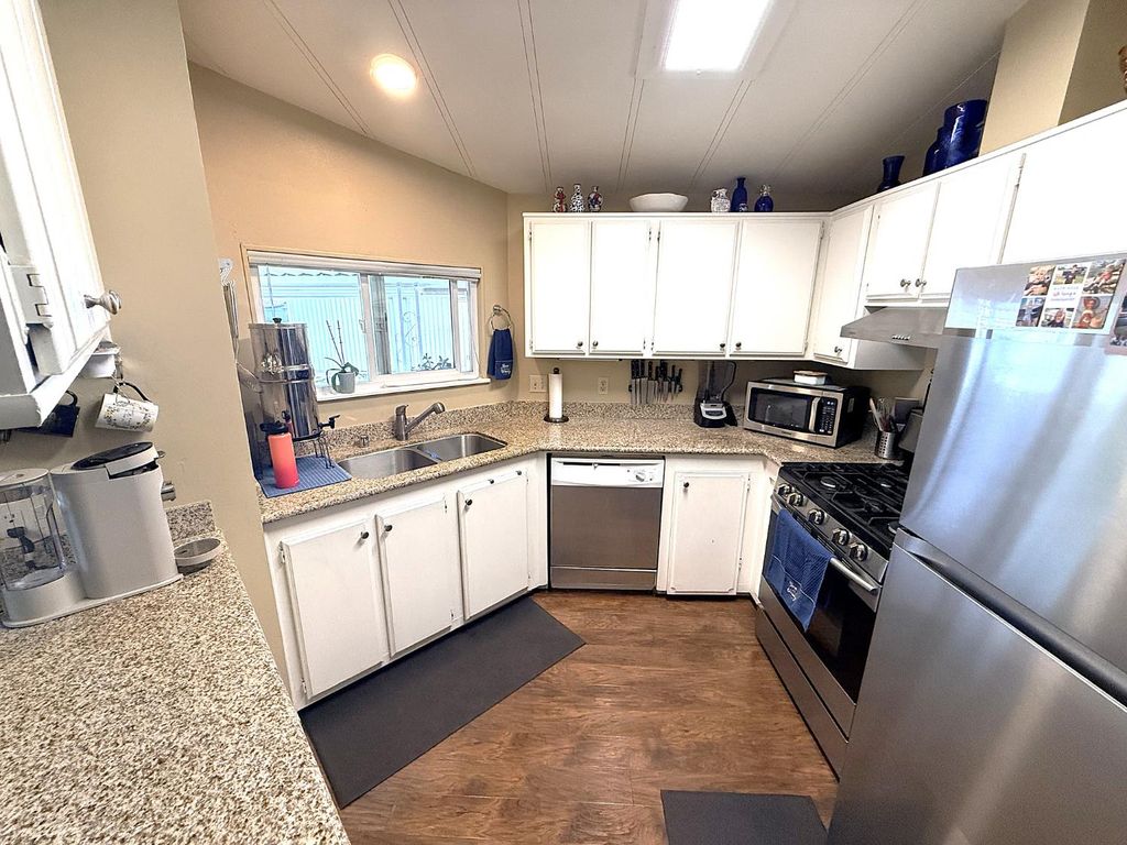 Image 10 of property listing at 221 W Herndon Avenue SPC 1, Pinedale, CA 93650
