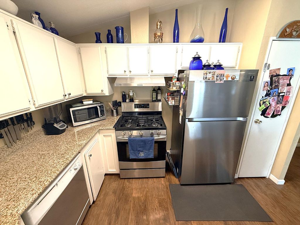 Image 12 of property listing at 221 W Herndon Avenue SPC 1, Pinedale, CA 93650