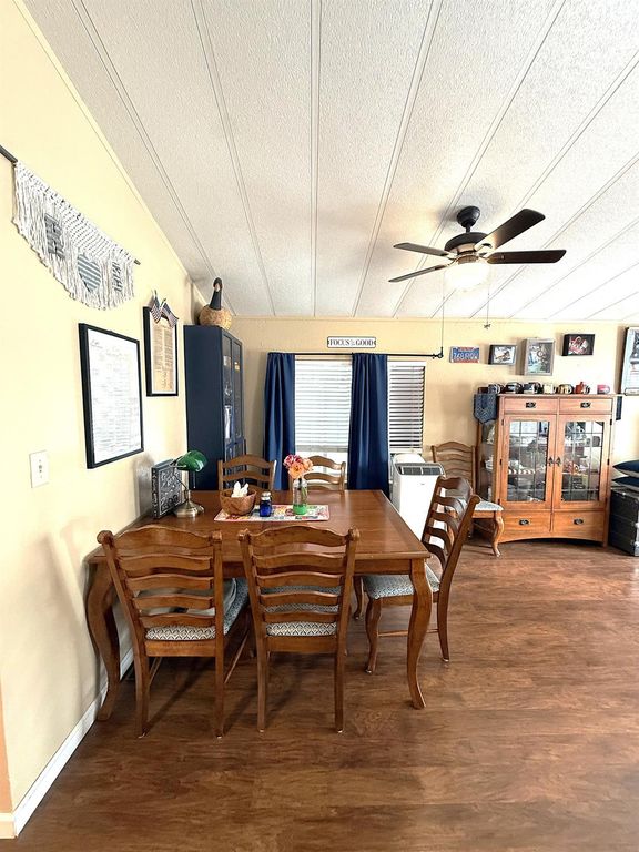 Image 14 of property listing at 221 W Herndon Avenue SPC 1, Pinedale, CA 93650