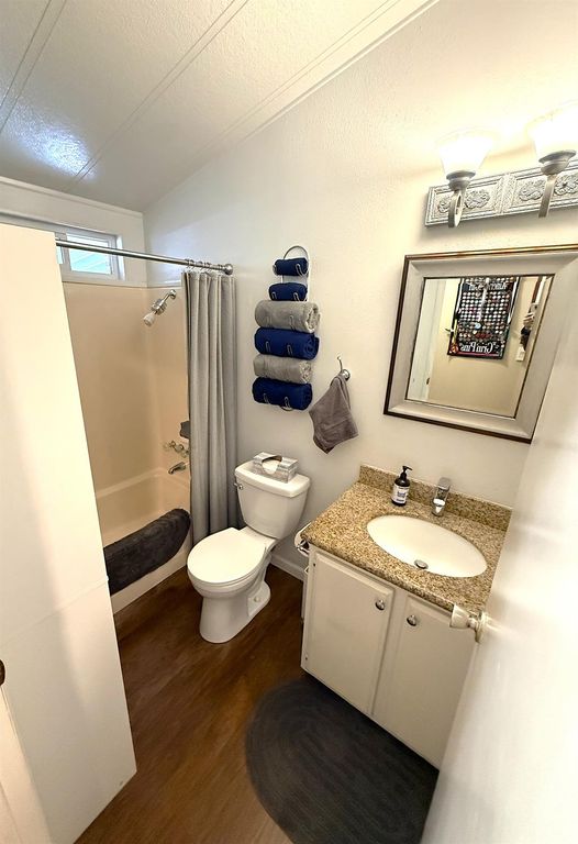 Image 18 of property listing at 221 W Herndon Avenue SPC 1, Pinedale, CA 93650