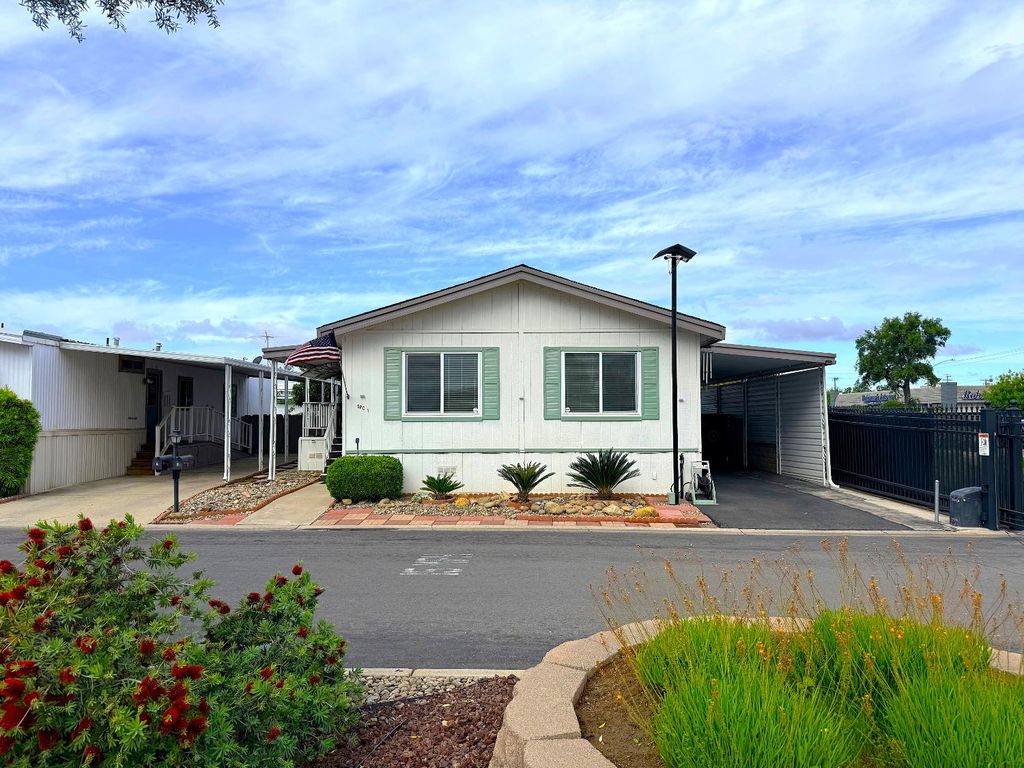Image 2 of property listing at 221 W Herndon Avenue SPC 1, Pinedale, CA 93650