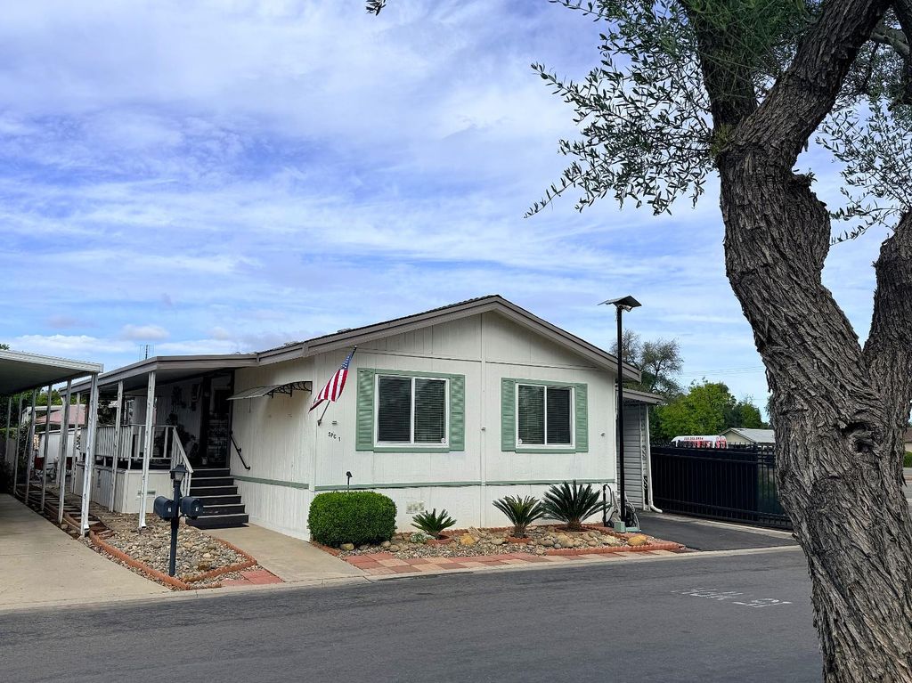 Image 3 of property listing at 221 W Herndon Avenue SPC 1, Pinedale, CA 93650