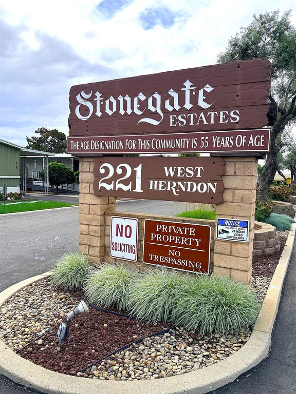 Image 4 of property listing at 221 W Herndon Avenue SPC 1, Pinedale, CA 93650