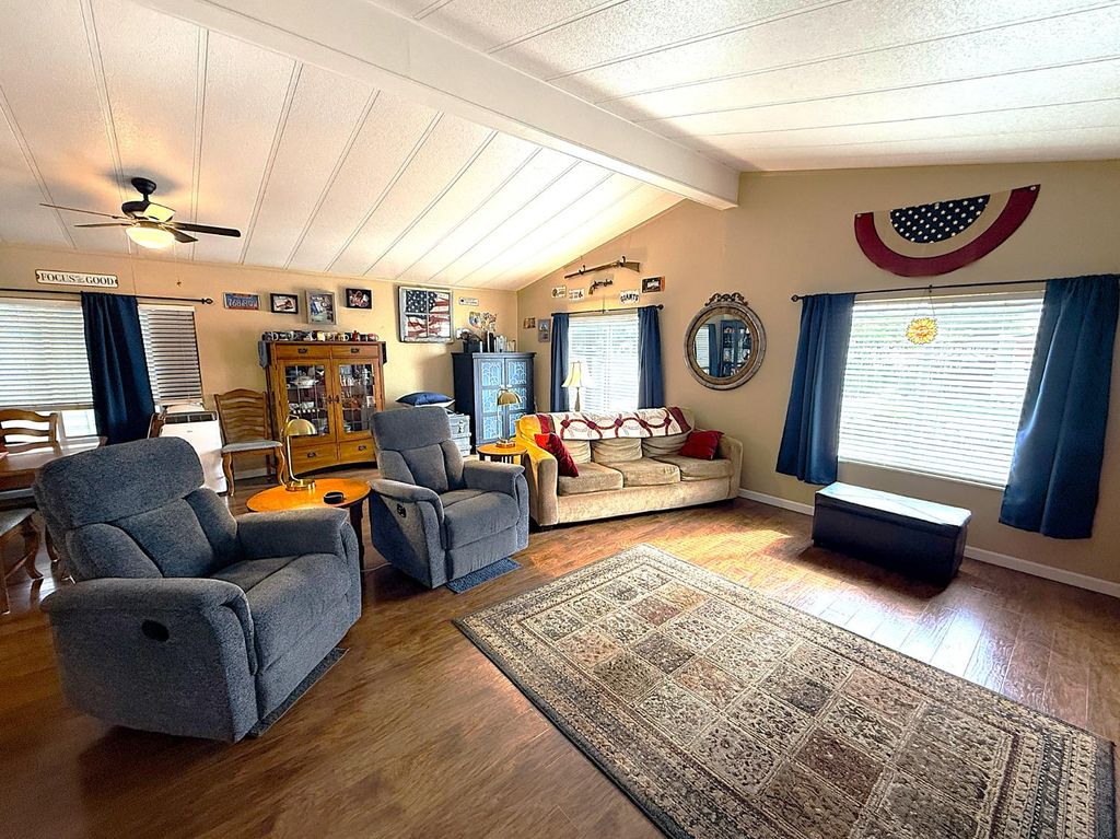 Image 8 of property listing at 221 W Herndon Avenue SPC 1, Pinedale, CA 93650