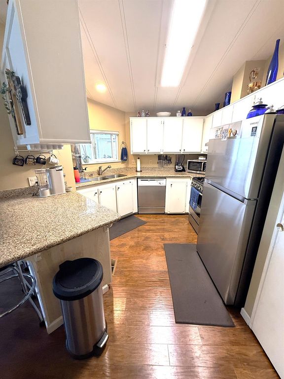 Image 9 of property listing at 221 W Herndon Avenue SPC 1, Pinedale, CA 93650
