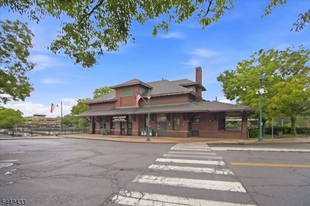 57 Michigan Ave, Summit City, NJ 07901