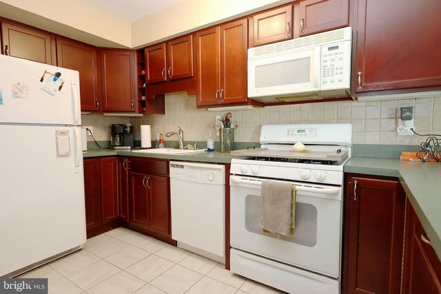 84 KNOLL DR, Blackwood, NJ 08012