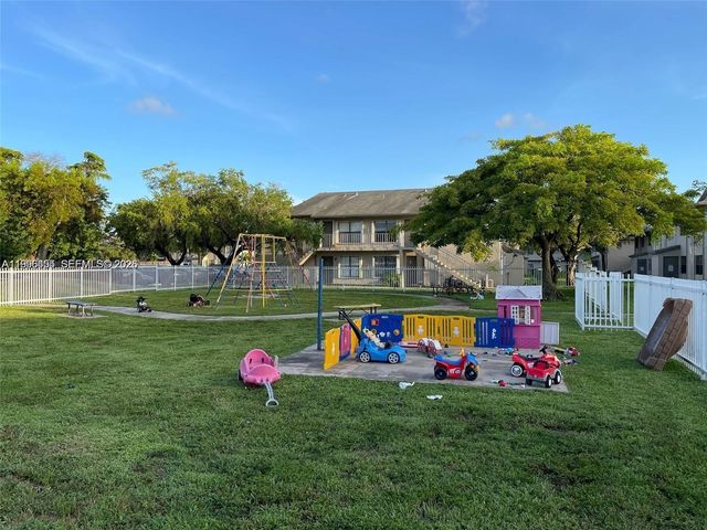 15354 SW 72nd St 31-11, Miami, FL 33193