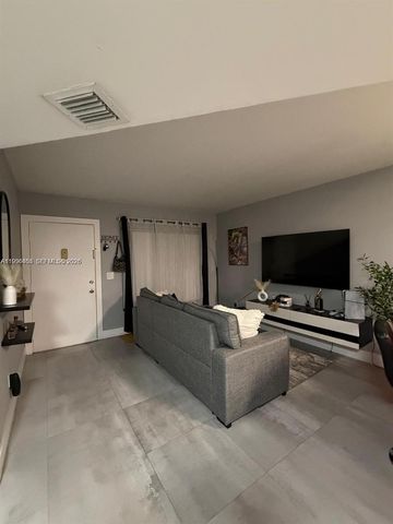 15354 SW 72nd St 31-11, Miami, FL 33193