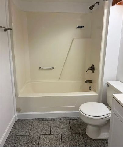 15 Park St 201, Springfield, MA 01103