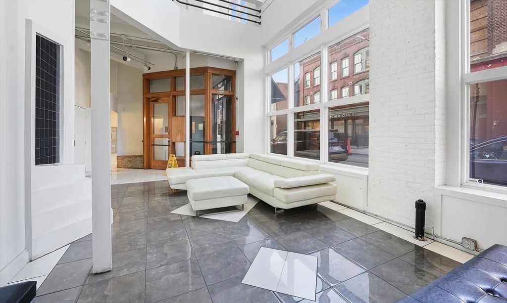 15 Park St 201, Springfield, MA 01103