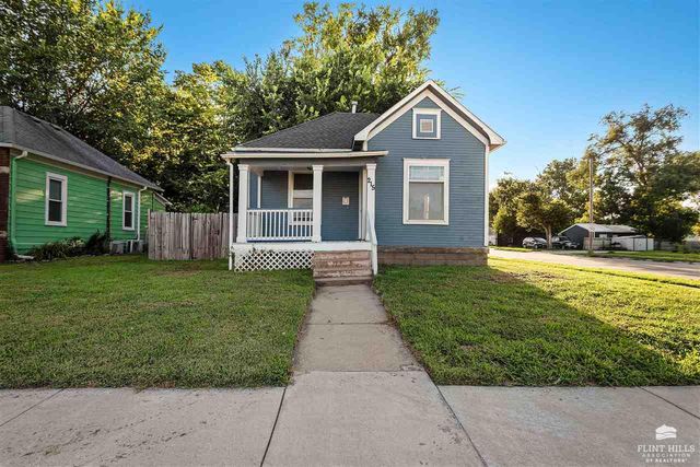 215 Pine Street, Wamego, KS 66547