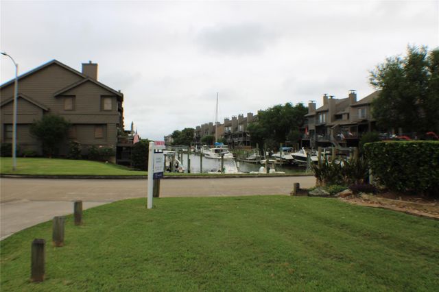 2619 Sailboat Drive, Houston, TX 77058