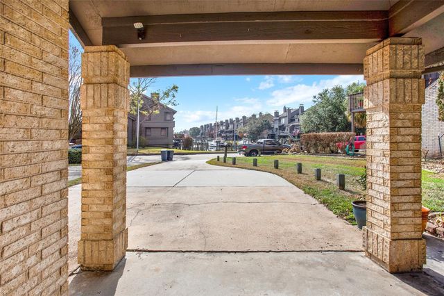 2619 Sailboat Drive, Houston, TX 77058