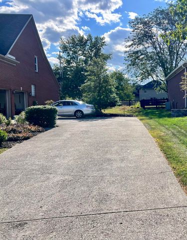 125 Casa Landa Way, Winchester, KY 40391
