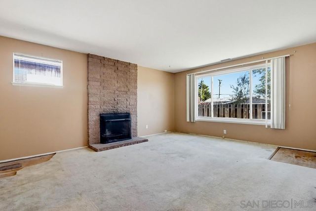 7402 Blix St., San Diego, CA 92111