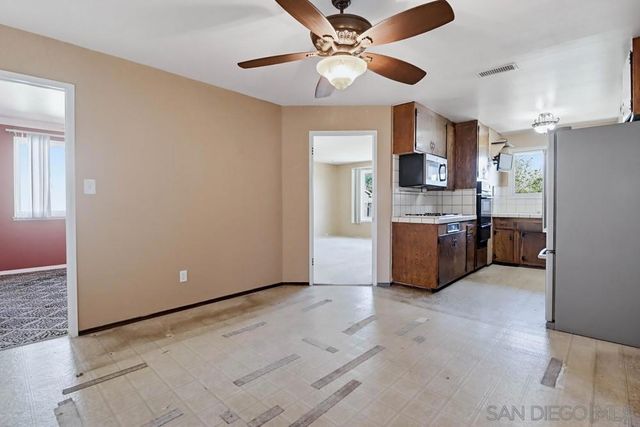 7402 Blix St., San Diego, CA 92111