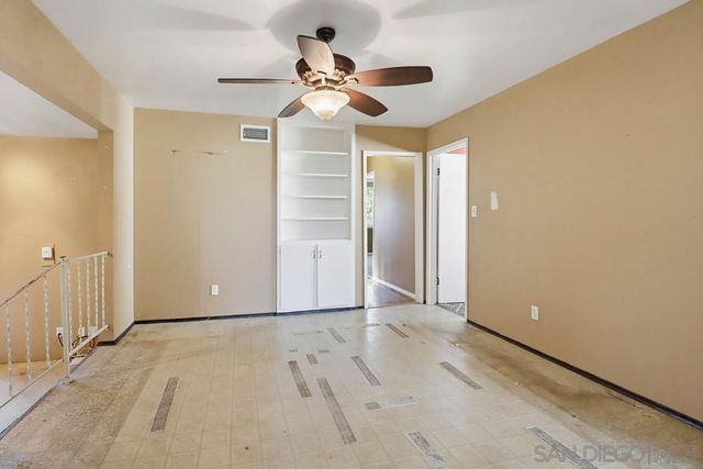 7402 Blix St., San Diego, CA 92111