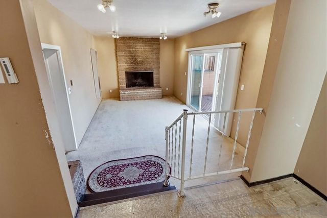 7402 Blix St., San Diego, CA 92111