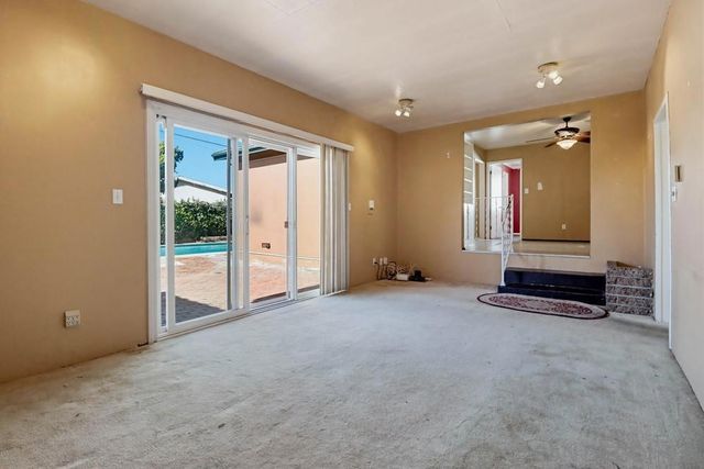 7402 Blix St., San Diego, CA 92111