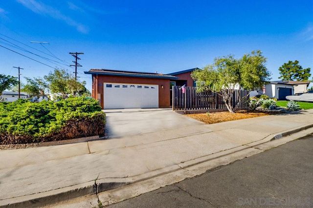7402 Blix St., San Diego, CA 92111