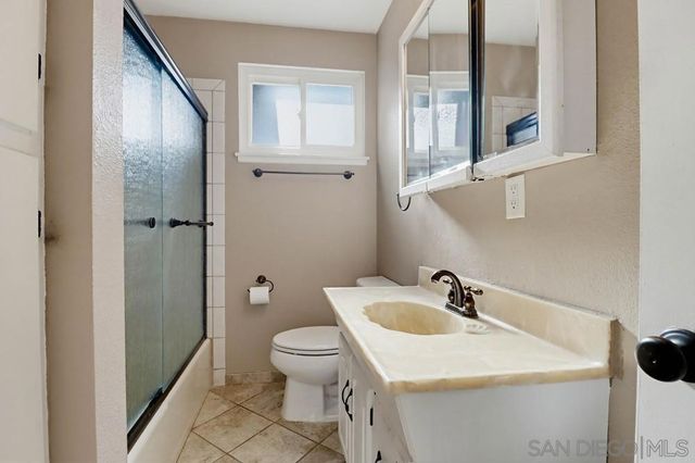 7402 Blix St., San Diego, CA 92111