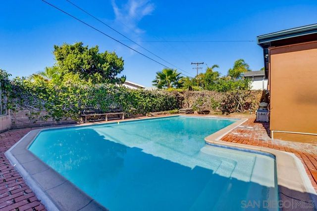 7402 Blix St., San Diego, CA 92111