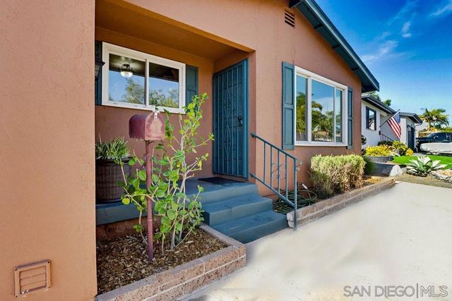 7402 Blix St., San Diego, CA 92111