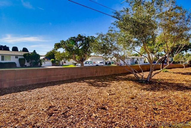 7402 Blix St., San Diego, CA 92111