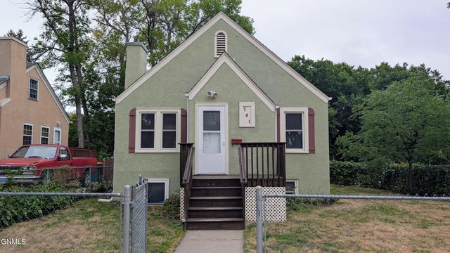 701 17th Street, Bismarck, ND 58501 property photo