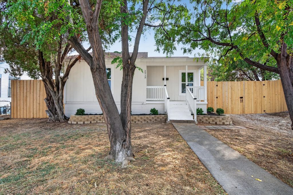 2913 Wesleyan Drive S, Fort Worth, TX 76105 — exterior
