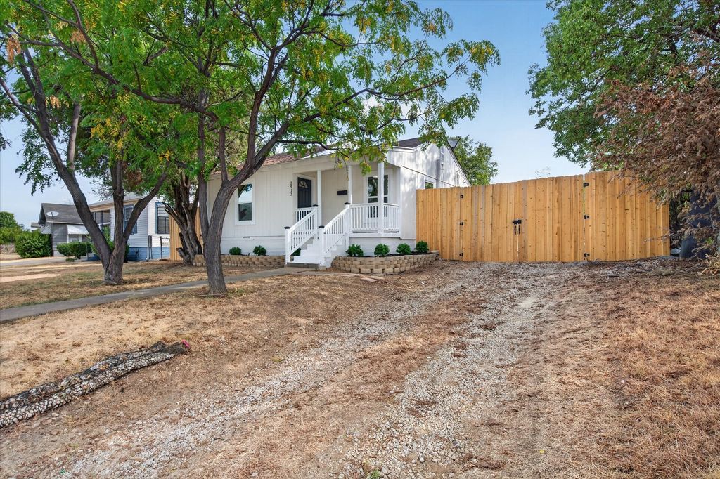 2913 Wesleyan Drive S, Fort Worth, TX 76105 — photo 3