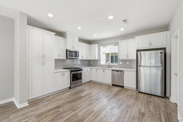 2601 Cranston 710, Escondido, CA 92025