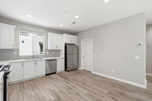 2601 Cranston 710, Escondido, CA 92025