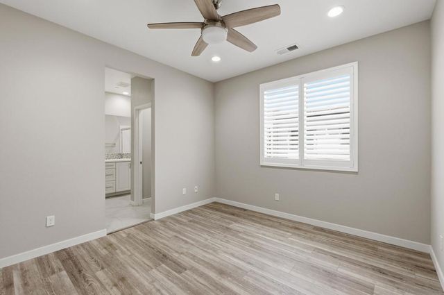 2601 Cranston 710, Escondido, CA 92025