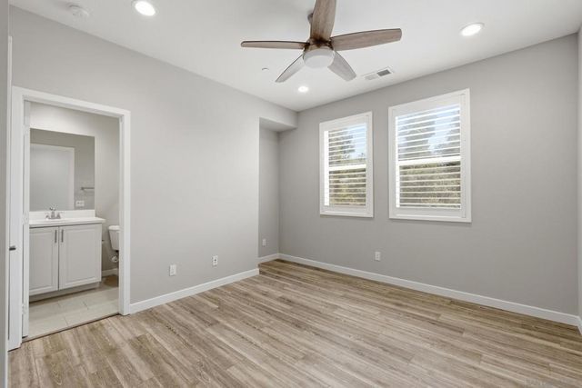 2601 Cranston 710, Escondido, CA 92025