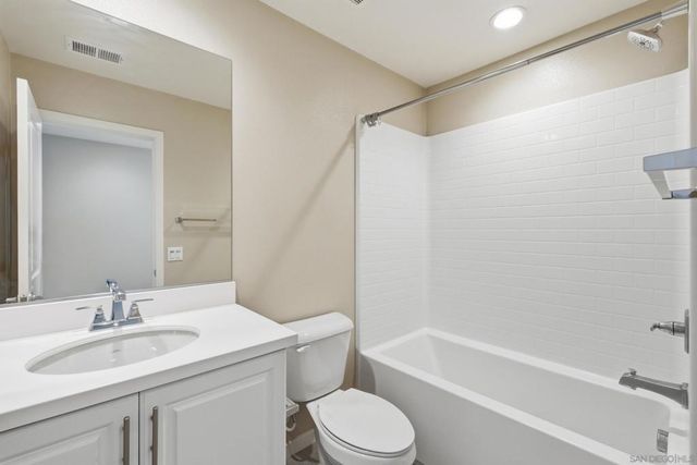 2601 Cranston 710, Escondido, CA 92025