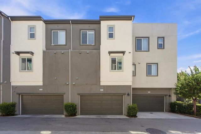 2601 Cranston 710, Escondido, CA 92025