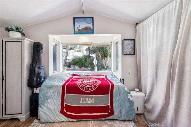 2041 N Beverly Glen Boulevard, Los Angeles, CA 90077
