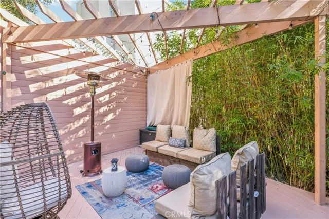 2041 N Beverly Glen Boulevard, Los Angeles, CA 90077