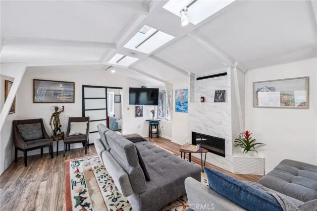2041 N Beverly Glen Boulevard, Los Angeles, CA 90077
