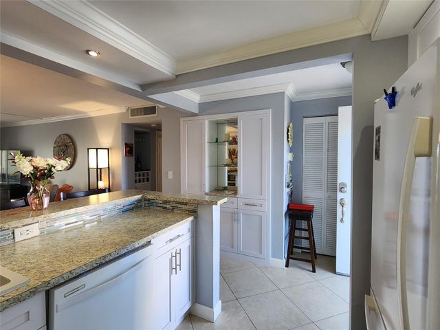 321 SE 3rd Street 302, Dania Beach, FL 33004