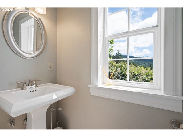 2420 IVY Ln, Kelso, WA 98626